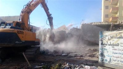 صور.. إزالة 8 حالات مبانٍ مخالفة في ههيا بالشرقية