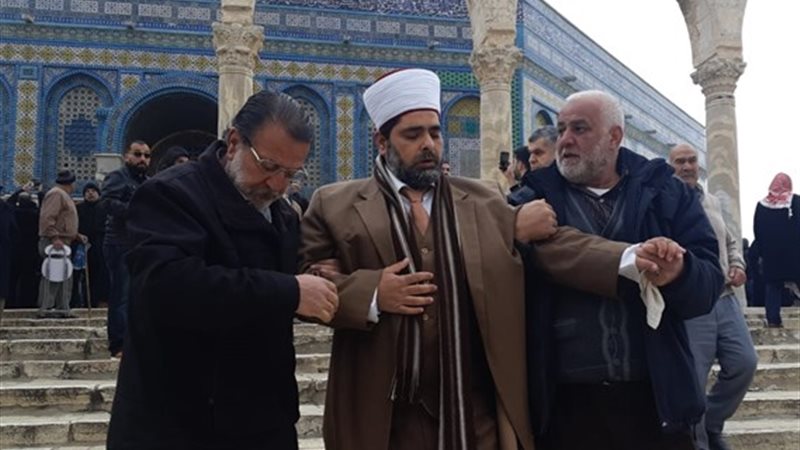 ضرب إمام المسجد الأقصى