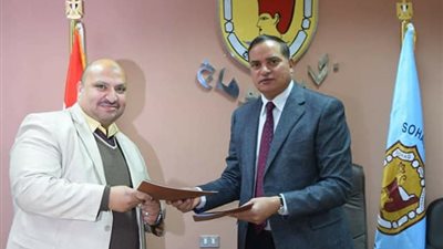 تعاون بين جامعة سوهاج ومؤسسة واحة التميز لدعم تدريب الطلاب 