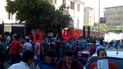 صور.. توافد طلاب البحيرة لأداء امتحان جغرافيا اولى ثانوى 2019