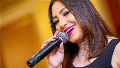 صور| بوسي تخالف زملائها وتتألق باللون الأخضر 