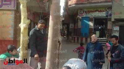 صور.. محافظ الشرقية يستجيب لشكاوى مواطنين عبر واتس آب