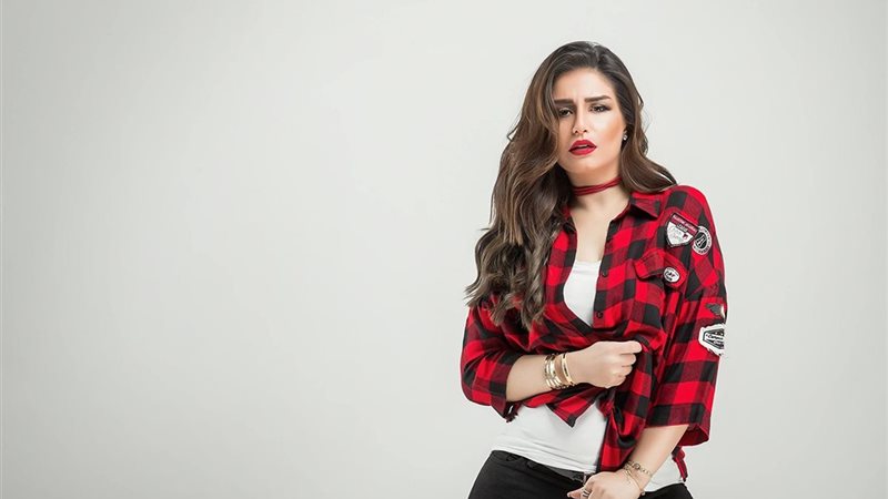 ملامح منى فضالى 