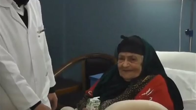 سيدة مسنة 