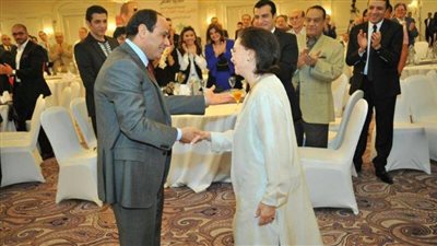 السيسي والفنانون .. سأل عن فاتن حمامة ونور الشريف حذره من كارثة