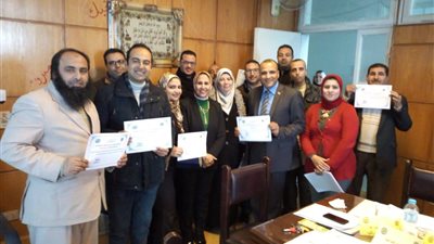 عميد الآداب بجامعة دمنهور تكرم فريق الأيزو بمجلس الكلية 