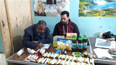 ضبط 5 من أصحاب المحال التجارية بسيدي سالم لعرضهم سلع منتهية الصلاحية