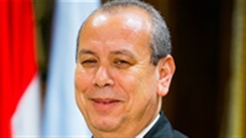 الدكتور إسمايل عبد