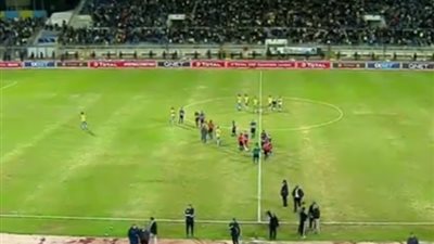 إيقاف مباراة الاسماعيلي والإفريقي بسبب الجماهير