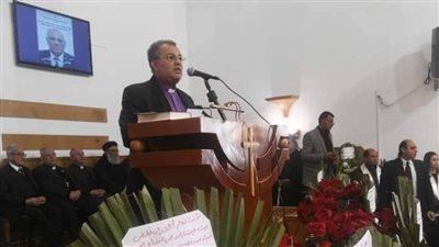 صور| أندريا زكي يشارك في وداع راعي الكنيسة الإنجيلية ببورسعيد