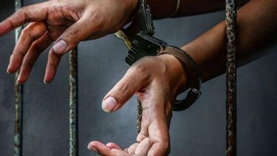 ضبط عاطل بحوزته هيروين وسلاح ناري في شبين القناطر