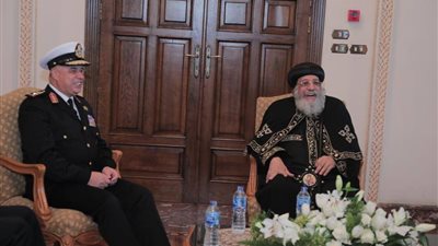 رئيس أركان القوات البحرية يهنئ البابا تواضروس بعيد الغطاس 2019