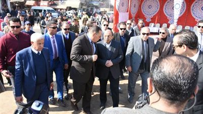 وزير التنمية المحلية يتفقد القناطر التسعة في الزقازيق