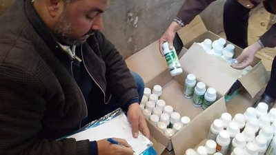 ضبط 345 عبوة من الأسمدة والمبيدات المخالفة ببني سويف 