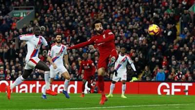محمد صلاح يحرز في شباك كريستال بالاس وينفرد بصدارة الهدافين