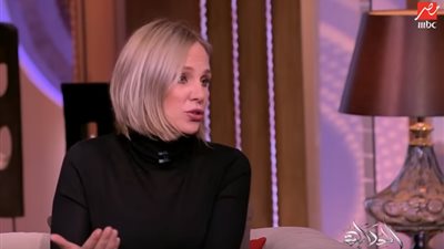 فيديو.. مشاجرة بين صحفية والفنانة شيرين رضا بسبب فيلم الضيف 