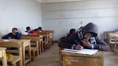 صور.. بدء امتحان اللغة الانجليزية بنقل المرحلة الاعدادية في سوهاج الأزهرية