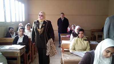 وكيل تعليم كفر الشيخ تتفقد لجان امتحانات الشهادة الاعدادية 2019