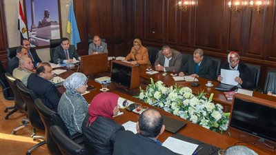 محافظ الإسكندرية يناقش آخر مستجدات طلبات تقنين أراضي أملاك الدولة