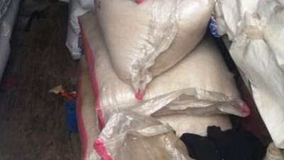 صور.. ضبط مصنعي مواد غذائية ومستلزمات طبية مخالفين بالعاشر من رمضان