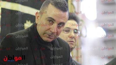 صور| أحمد سعيد عبد الغني يستقبل المعزين في والده بمسجد عمر مكرم 
