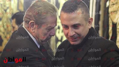 صور| إحسان ترك يواسي أحمد سعيد عبد الغني فى عزاء والده 