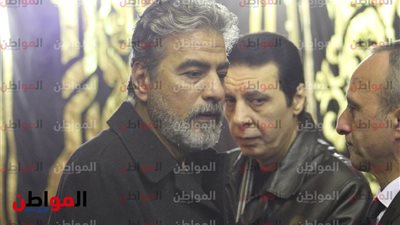 صور| جمال عبد الناصر يصل عزاء الفنان الراحل سعيد عبد الغني 