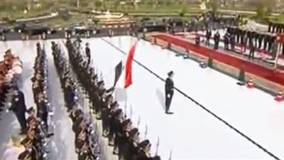 الرئيس السيسى يصافح قيادات وزارة الداخلية فى عيد الشرطة 67 