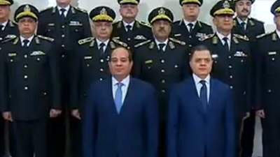 الرئيس السيسى يلتقط الصور التذكارية مع قيادات الداخلية بمناسبة عيد الشرطة 67