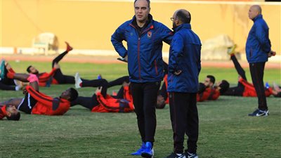لاسارتي يكشف مصر المقاصة للاعبي الأهلي في محاضرة فنية