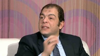 حاتم نعمان يقدم الاعتذار لمسئولة العلاج الحر في وزارة الصحة بالشيخ زايد