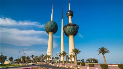 تفاصيل مصرع مصريين في حادث تصادم مروع بالكويت وإصابة 7 أخرين