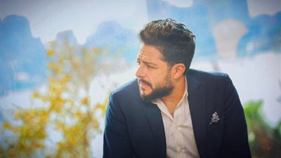 فيديو| كلمات اغنية عاش من شافك من البوم حماقي 2019