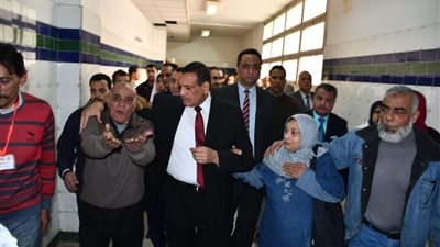 صور.. محافظ البحيرة ومدير الأمن يزوران مصابي حادث كفر الدوار