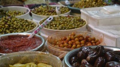 ضبط 13 طن مخللات فاسدة بالإسكندرية