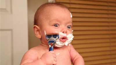 شاهد طفل رضيع يتحول إلى رجل ويقوم بأعمال الكبار .. والسبب !