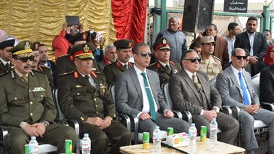 عيد الشرطة 2019| محافظ سوهاج وقائد المنطقة الجنوبية يفتتحان معرض منتجات الشباب
