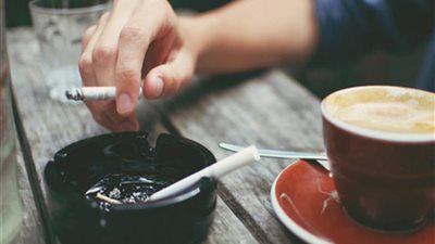 ممنوع القهوة والتدخين للمرأة الحامل.. إحمى نفسك