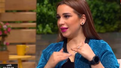فيديو| مشادة كوميدية بين شريف منير وابنته على الهواء 