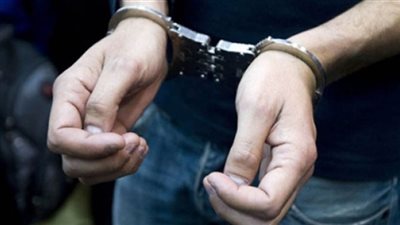 مباحث القناطر تضبط عاطلا متهما بـ8 قضايا مخدرات وسرقة 