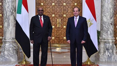 بعد قليل.. مؤتمر صحفى بين الرئيس السيسى ونظيره السودانى 