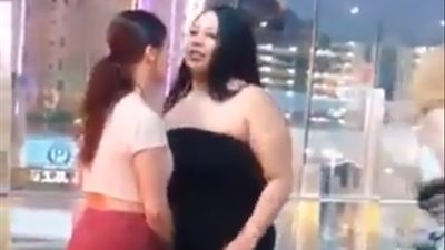مشاجرة عنيفة بين فتاتين تثير ضجة عبر السوشيال ميديا 