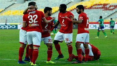 مدافع الأهلي يقترب من الإسماعيلي