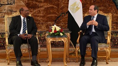 صور زيارة البشير إلى مصر .. حفاوة في الاستقبال ورسائل مؤتمر لم يستغرق 30 دقيقة