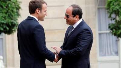 بعد رحلته لابو سمبل .. الرئيس الفرنسي يصل مطار القاهرة للقاء السيسي