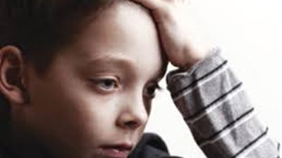 الإكتئاب لدى الأطفال .. تعرفى على أسبابه وطرق التعامل معه