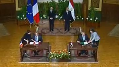 وزير النقل هشام عرفات يوقع اتفاقية مع الجانب الفرنسى بشأن مترو الأنفاق