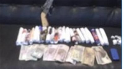شاهد ماذا عثر عليه الأمن عقب مداهمة منطقة السحر والجمال