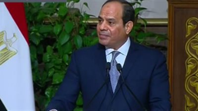 السيسي يقصف جبهة الصحفي الفرنسي : معندناش حاجة نخجل منها 