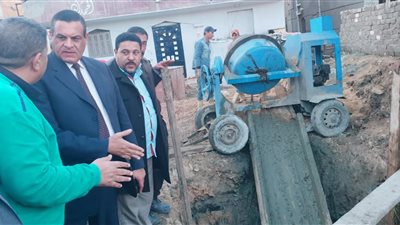 محافظ البحيرة يتابع أعمال مشروع الصرف الصحى بقرية كوم البركة بكفر الدوار 